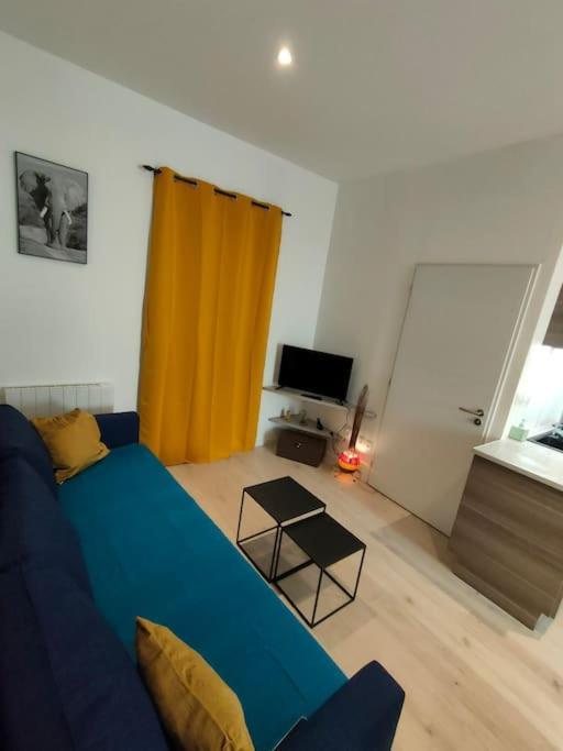 Patio Cosy Apartment Thizy-les-Bourgs ภายนอก รูปภาพ