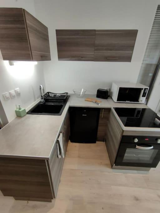 Patio Cosy Apartment Thizy-les-Bourgs ภายนอก รูปภาพ