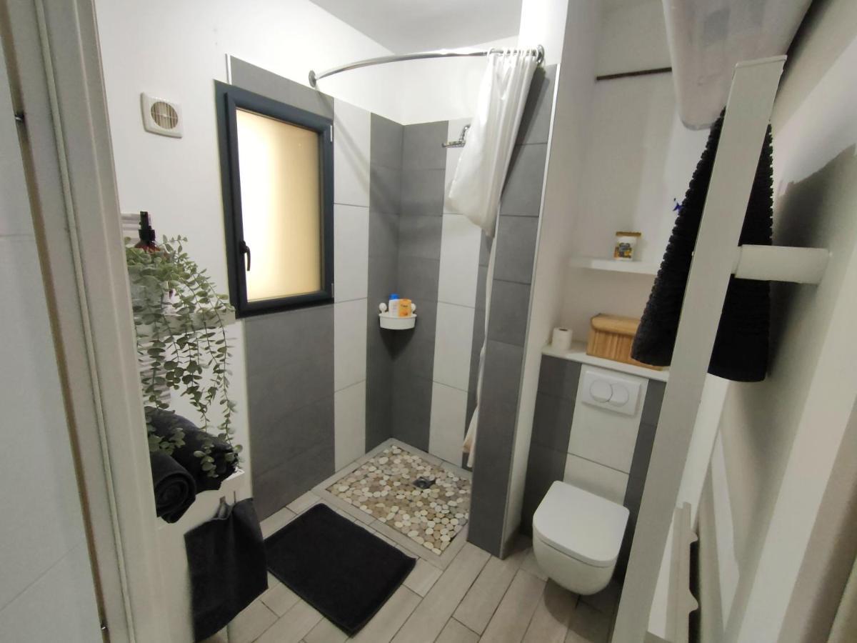 Patio Cosy Apartment Thizy-les-Bourgs ภายนอก รูปภาพ